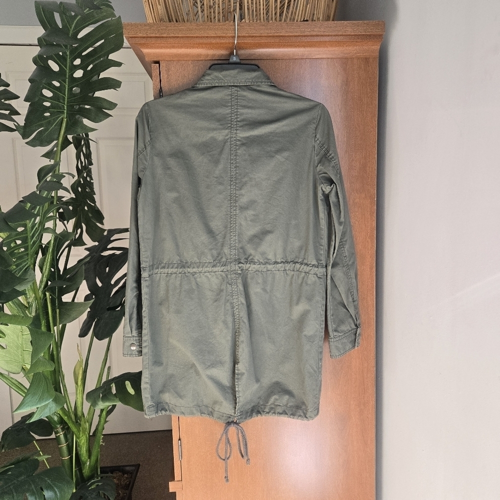 Forever 21 Green Utility Jacket with Collared Neckline - Picture 2 of 5